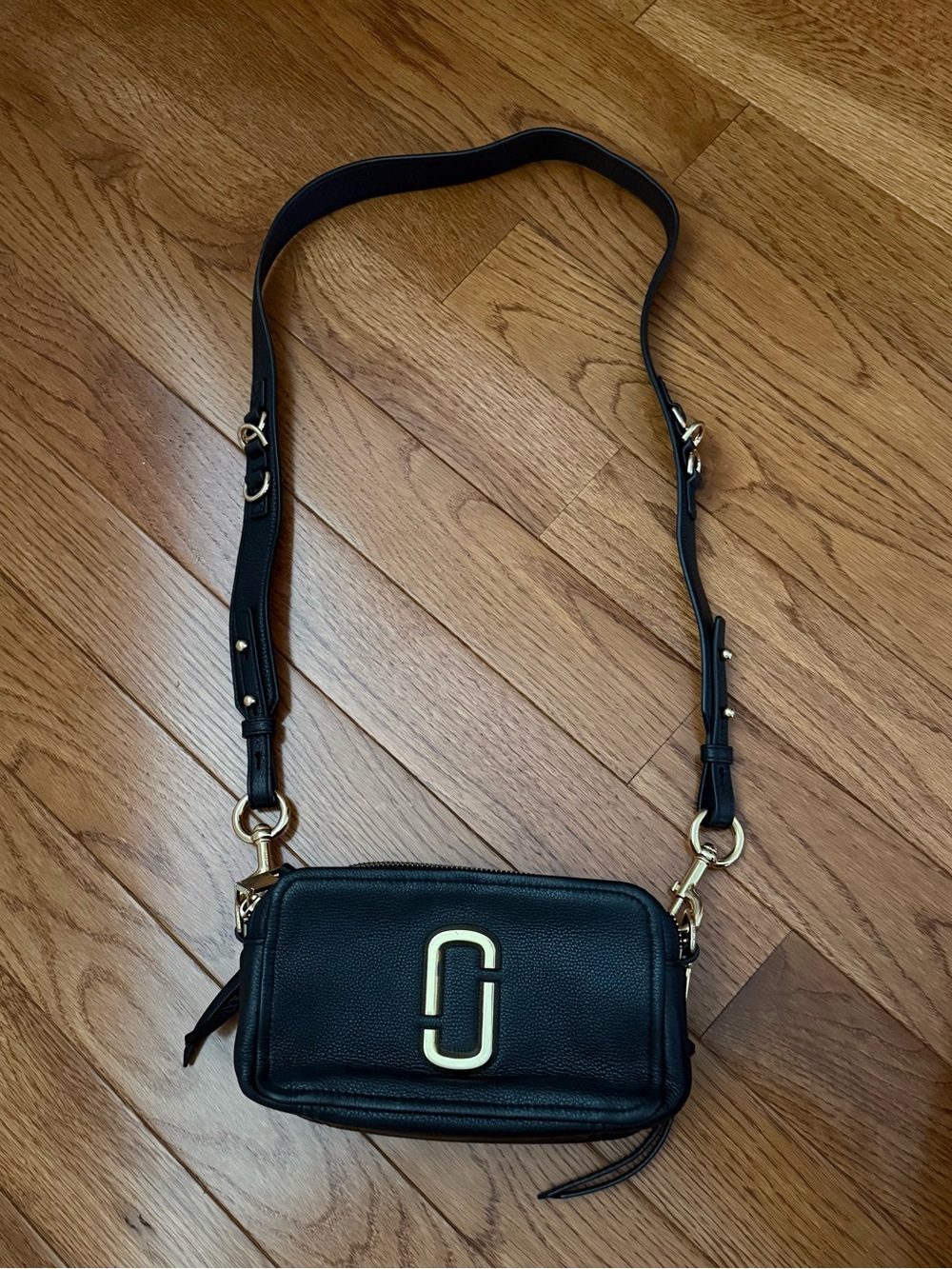 Marc Jacobs Black Leather Double J Crossbody Camera Bag with Gold Hardware - Picture 2 of 7